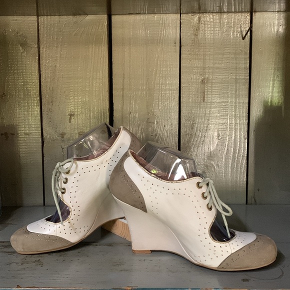 Jeffrey Campbell Ibiza, vintage lace up wedge - Picture 2 of 9